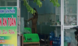 Ngáo đá, nam thanh niên tự kề dao vào cổ dọa chết