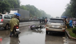 Mở cửa ô tô bất cẩn khiến 2 chết oan, tài xế vẫn ung dung bỏ đi 