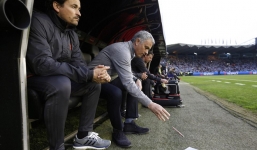Mourinho thất vọng tràn trề dù Man United đặt một chân vào chung kết