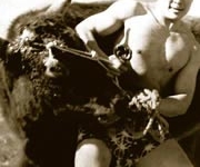 Võ sư tay không đấm chết bò mộng