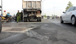 Xe ben cán 2 công nhân thương vong trên đường đi làm