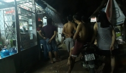 Nhóm côn đồ truy sát chém gục 3 người trước phòng trọ