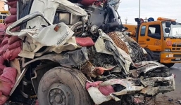 Hai người tử vong trong cabin ô tô bị biến dạng