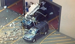 Ôtô gây tai nạn ở buổi đấu giá, 11 người thương vong