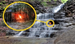 Video: 'Ngọn lửa ma' không thể dập tắt thách thức nhà khoa học