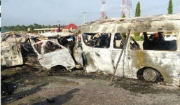 Hai xe buýt đối đầu, hàng chục người thiệt mạng