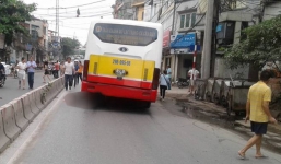 Hà Nội: Thanh niên bị xe buýt cán tử vong