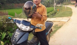 Hài hước ông chú chở vợ đi chơi, đánh rơi vợ giữa đường xôn xao MXH