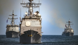 Tàu chiến Hải quân Mỹ va chạm với tàu cá Hàn Quốc