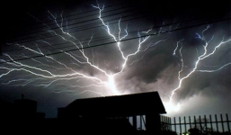 Trú mưa tại chòi canh, một phụ nữ bị sét đánh tử vong