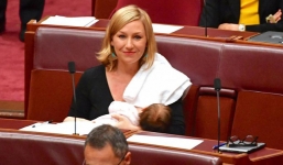 Nữ nghị sĩ cho con bú trong phòng họp quốc hội