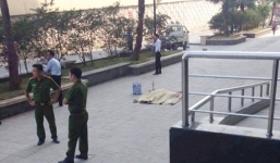 Người phụ nữ rơi từ tầng 5 chung cư Dương Nội xuống đất 