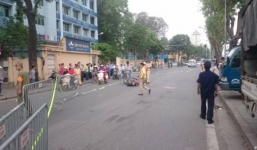 Thanh niên đang đi xe máy bất ngờ ngã xuống đất tử vong