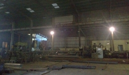 Trèo lên mái nhà, một công nhân rơi xuống đất tử vong