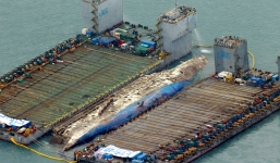 Phát hiện xương nghi là của người bên trong xác phà Sewol 