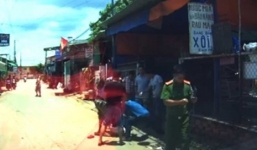 Tài xế bị đánh túi bụi, người mặc đồ công an thản nhiên bỏ đi