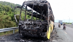 Xe khách bốc cháy trong đêm, 40 hành khách khóc thét hoảng loạn