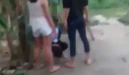 Xôn xao clip nữ sinh Huế đánh nhau