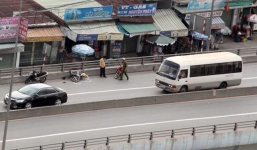 Va chạm giao thông, cụ ông bị hất văng từ cầu vượt xuống đất