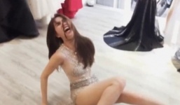 Ngọc Trinh ngã sấp mặt khi mặc váy bó sát để múa võ