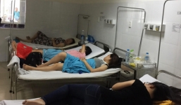 17 khách du lịch nhập viện sau khi ăn cơm gà, uống nước dừa