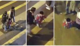 Hong Kong: Bắt con quỳ gối băng qua đường, người đàn ông bị phạt tù