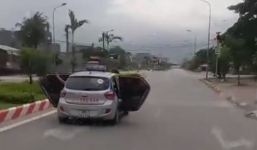 Sự thật vụ taxi mở cửa lao vun vút trên đại lộ ở Thanh Hóa