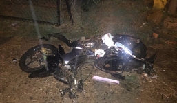 Xe bán tải chở người đi cấp cứu tông liên hoàn, nữ sinh chết thảm