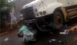 Xe máy phóng nhanh găm chặt đầu container, thanh niên tử vong 
