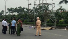 Bảo vệ bị điện giật tử vong khi lắp đèn chiếu sáng