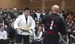 Võ sĩ MMA hạ đại võ sư Aikido trong 1 phút