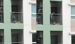 Video người phụ nữ lôi mẹ ruột ra tắm ở ban công gây phẫn nộ