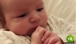 Video: Hy hữu bé gái 2 tháng tuổi biết nói gây xôn xao MXH