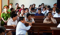 Phóng viên đưa tin tại tòa bị giang hồ dọa giết 