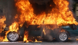 Video: Lính Iraq lao thẳng máy ủi vào xe bom IS