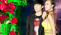 Nathan Lee hôn Phương Mai giữa chốn đông người