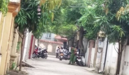 Mẹ gào khóc thảm thiết khi phát hiện con trai treo cổ tại nhà