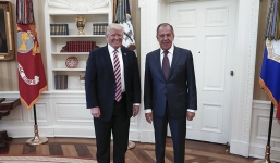 Báo Mỹ nói Trump gọi cựu giám đốc FBi là 'gã tâm thần' khi gặp ngoại trưởng Nga