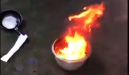 Nước giếng bốc cháy ngùn ngụt như xăng khi châm lửa gây hoang mang