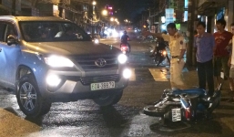 Ô tô 7 chỗ bị truy đuổi sau va chạm, gây tai nạn liên hoàn