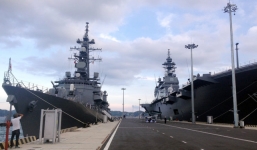 Ba tàu hải quân Mỹ và Nhật cập cảng Cam Ranh