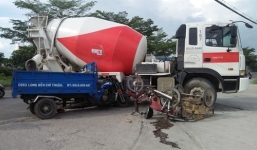 Tai nạn liên hoàn: Xe ba gác dính chặt xe bồn, 2 người nguy kịch