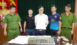 Nam thanh niên giấu 26 bánh heroin dưới ghế ô tô, độc hành xuyên đêm