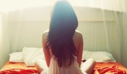 Người đàn bà bị 'phi công trẻ' tống tiền bằng clip 'nóng'