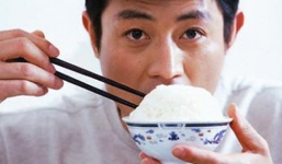 5 thói quen ăn uống vô cùng nguy hiểm cho sức khỏe