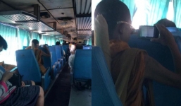 Thái Lan: Mặc áo nhà sư, công khai xem phim người lớn trên xe khách