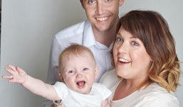 Kỳ lạ bé gái sinh ra đã '14 tuổi' chỉ kém mẹ 17 tuổi nhờ 'phép màu' khó tin