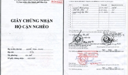 Để được cấp sổ cận nghèo, hộ khẩu vợ phó bí thư xã được 'gửi' nhà khác