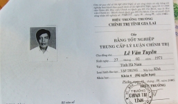 Phó bí thư xã bị cách hết chức vụ Đảng vì dùng bằng giả