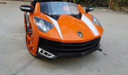 Hy hữu bé 1 tuổi điều khiển xe đồ chơi đâm anh trai 3 tuổi tử vong